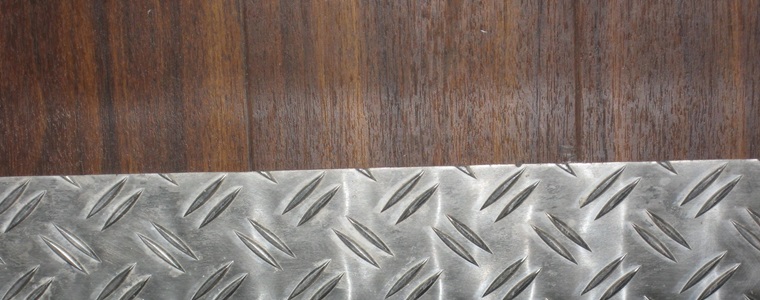 Holz mit anderen Materialien