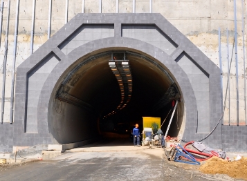 Klebverbindungen bei Baustellenfahrzeugen